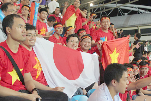Món quà bất ngờ cho HLV Miura